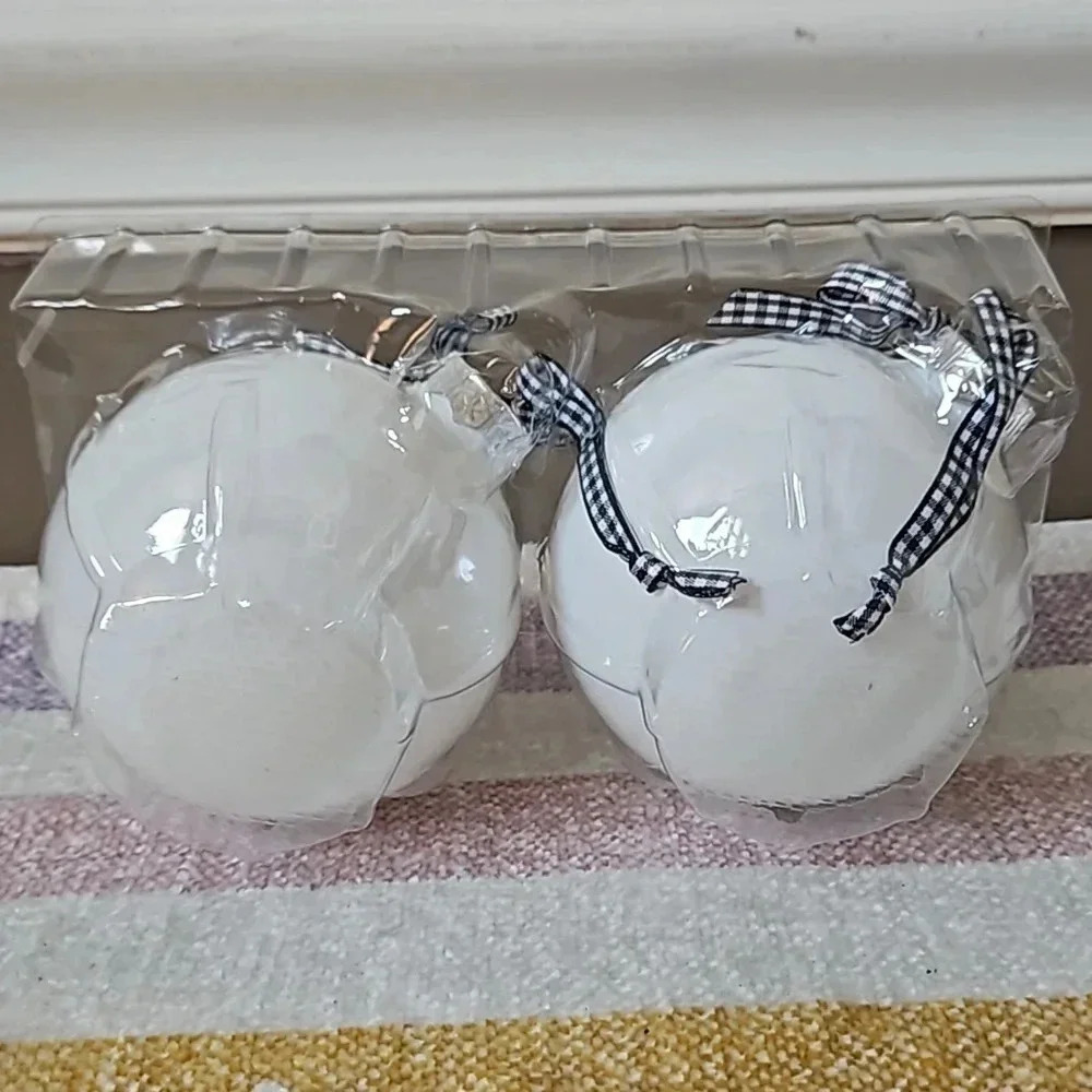 ORNAMENTS - Picture 2 of 6